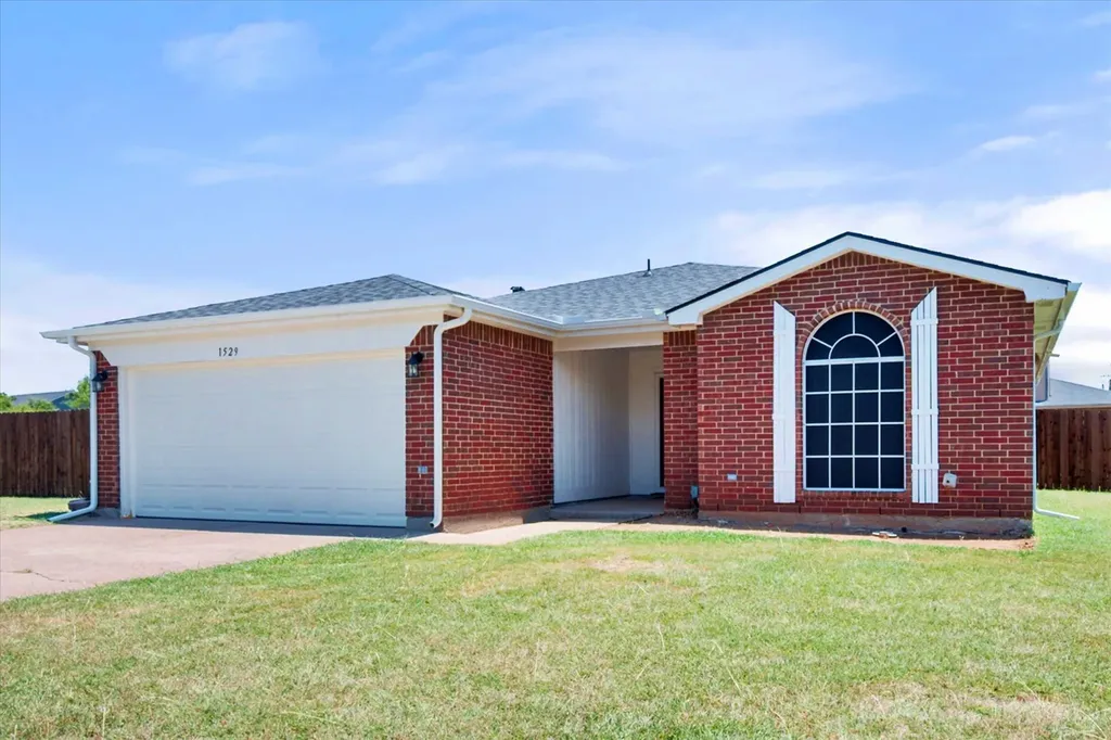 1529 Bluewater Drive Cleburne TX 76033