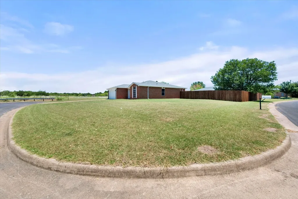 1529 Bluewater Drive Cleburne TX 76033