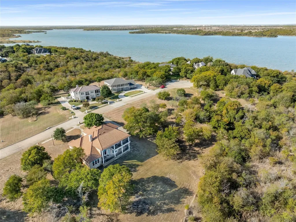1123 Mallard Pointe Drive Grand Prairie TX 75104