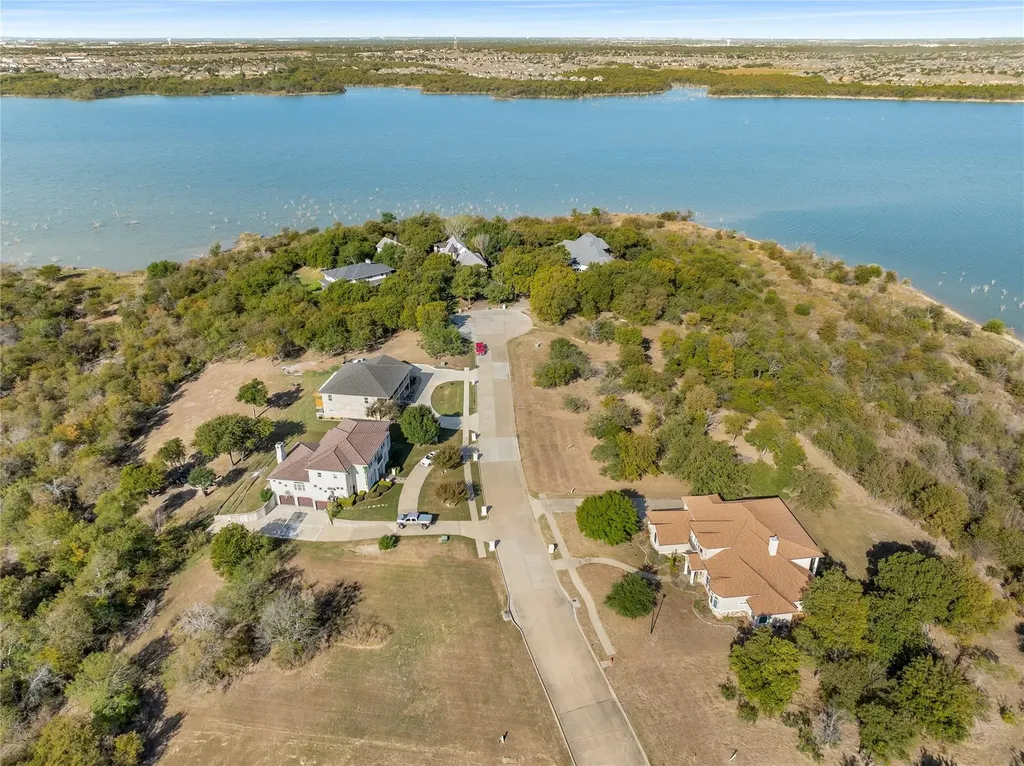 1123 Mallard Pointe Drive Grand Prairie TX 75104