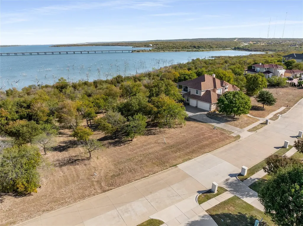 1123 Mallard Pointe Drive Grand Prairie TX 75104