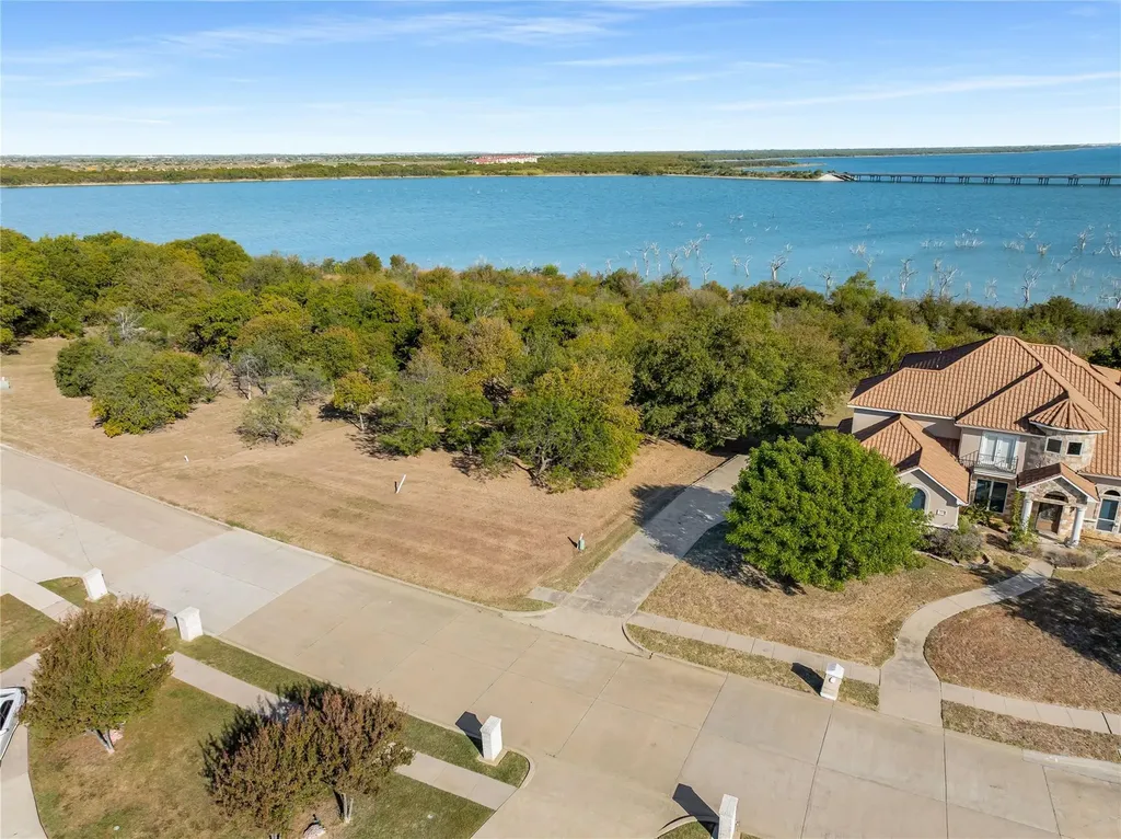 1123 Mallard Pointe Drive Grand Prairie TX 75104