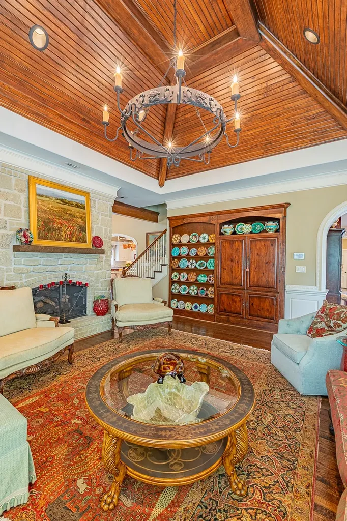 6347 Woodland Drive Dallas TX 75225