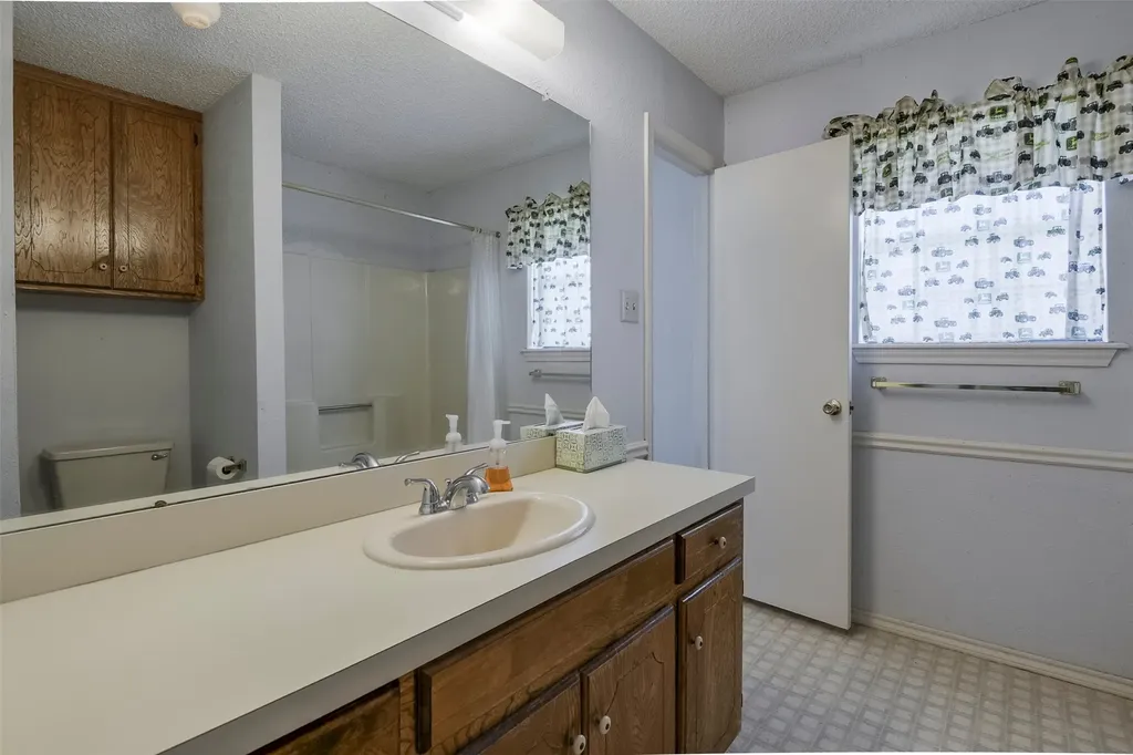 301 Vinyard Drive Waxahachie TX 75167