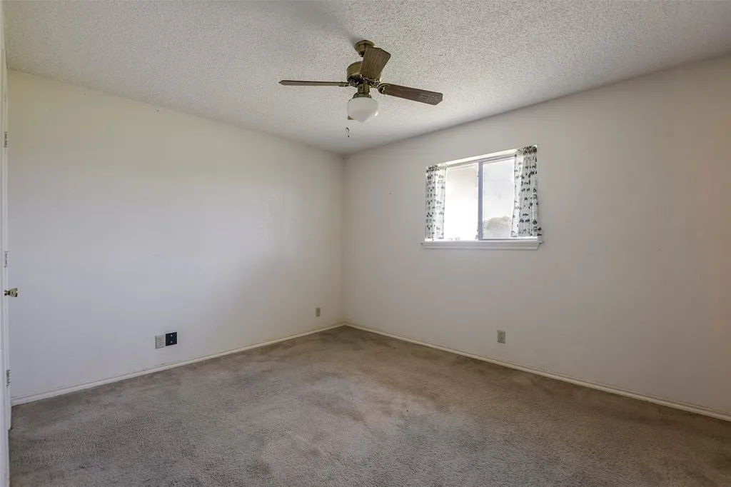 301 Vinyard Drive Waxahachie TX 75167