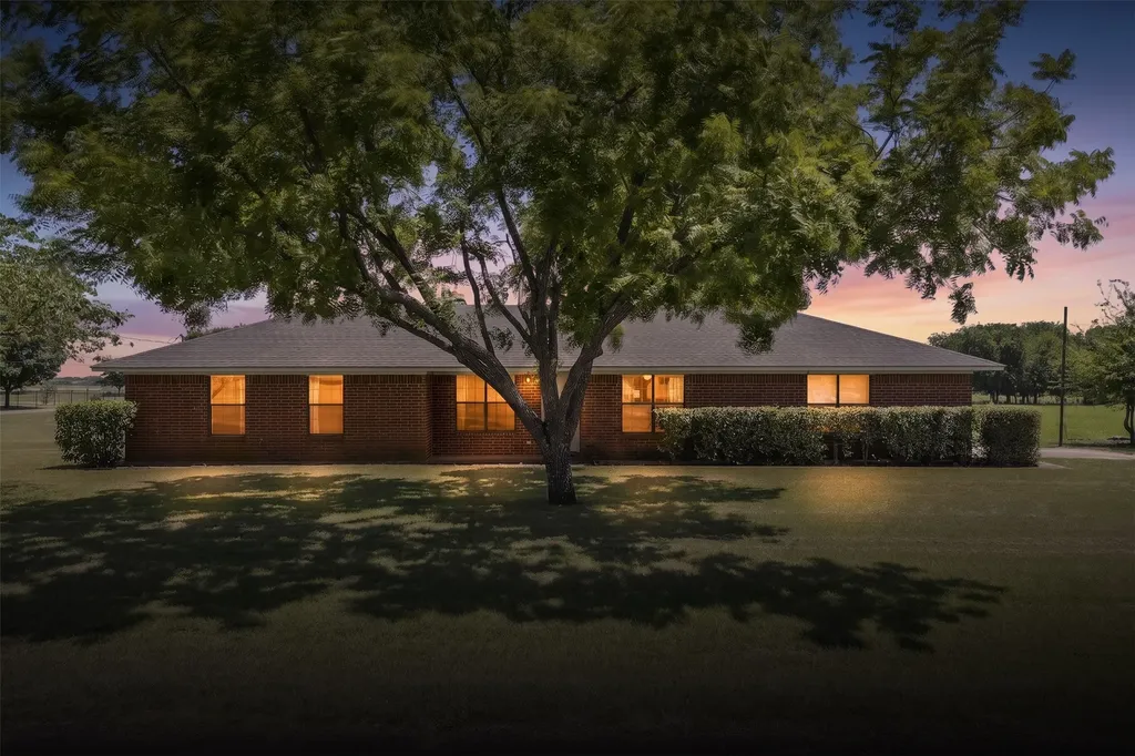 301 Vinyard Drive Waxahachie TX 75167