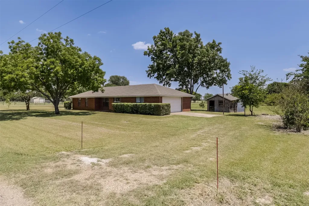 301 Vinyard Drive Waxahachie TX 75167