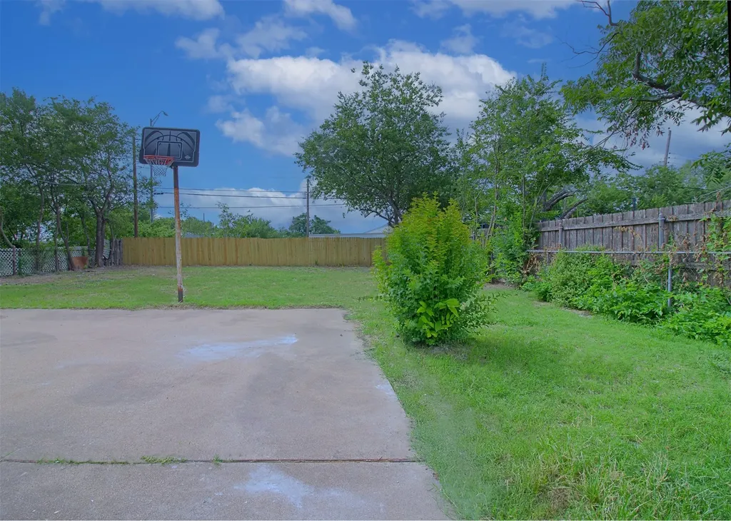 7325 Aberdeen Drive Fort Worth TX 76116