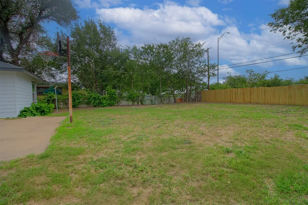 7325 Aberdeen Drive Fort Worth TX 76116