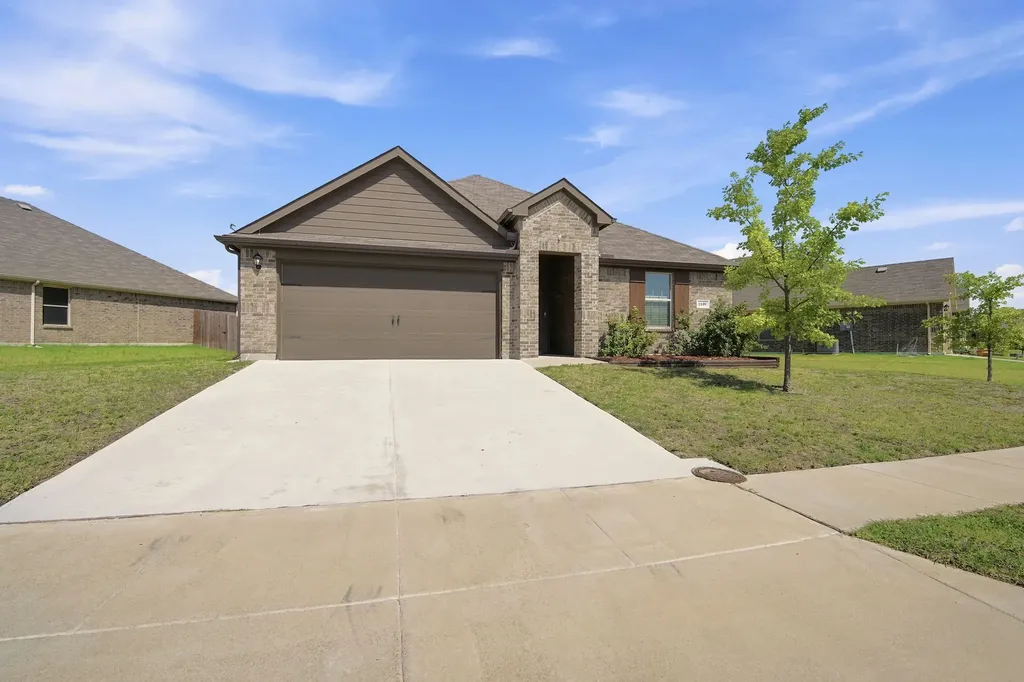 1100 Canterbury Lane Ennis TX 75119