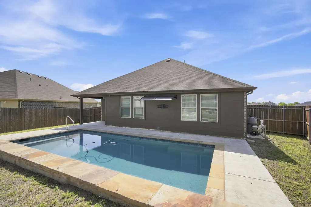 1100 Canterbury Lane Ennis TX 75119