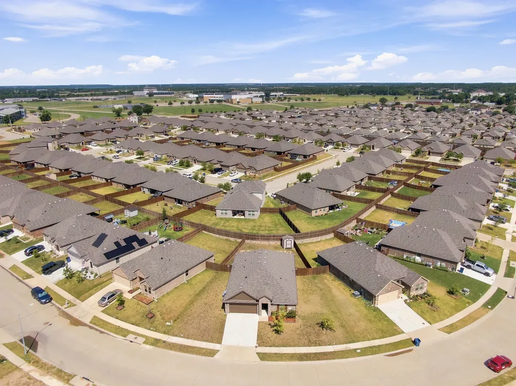 1100 Canterbury Lane Ennis TX 75119