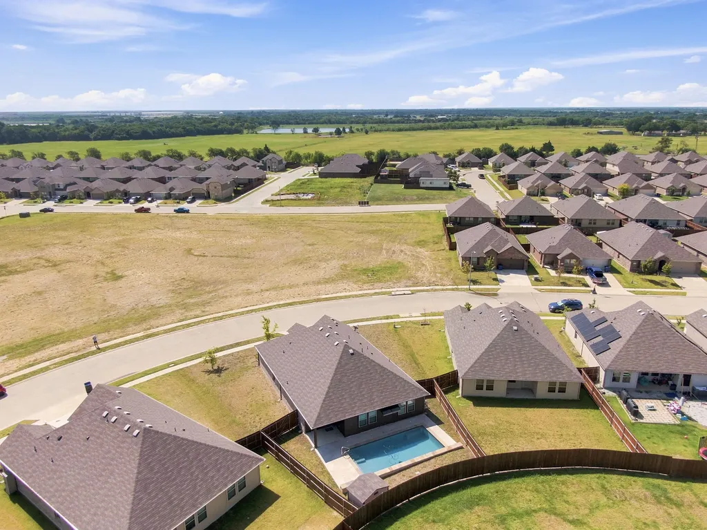 1100 Canterbury Lane Ennis TX 75119