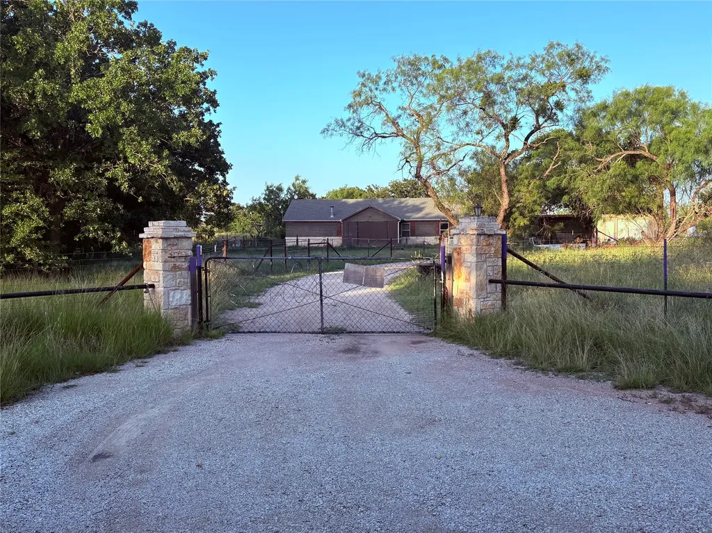 501 451 E Olden TX 76466