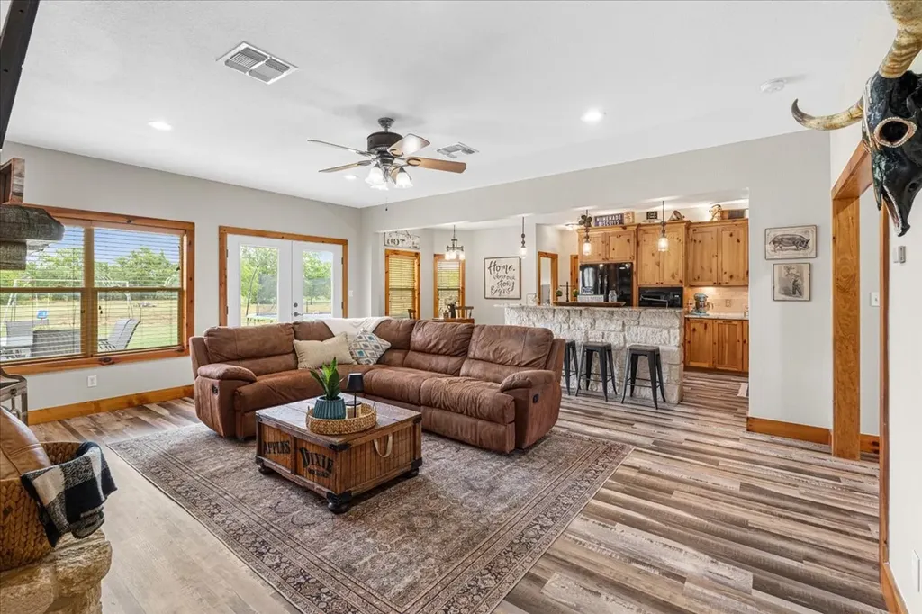 7303 S Us Highway 287 Corsicana TX 75109