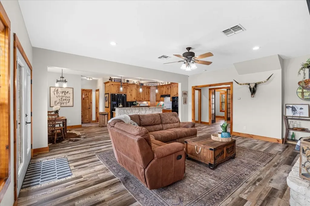 7303 S Us Highway 287 Corsicana TX 75109