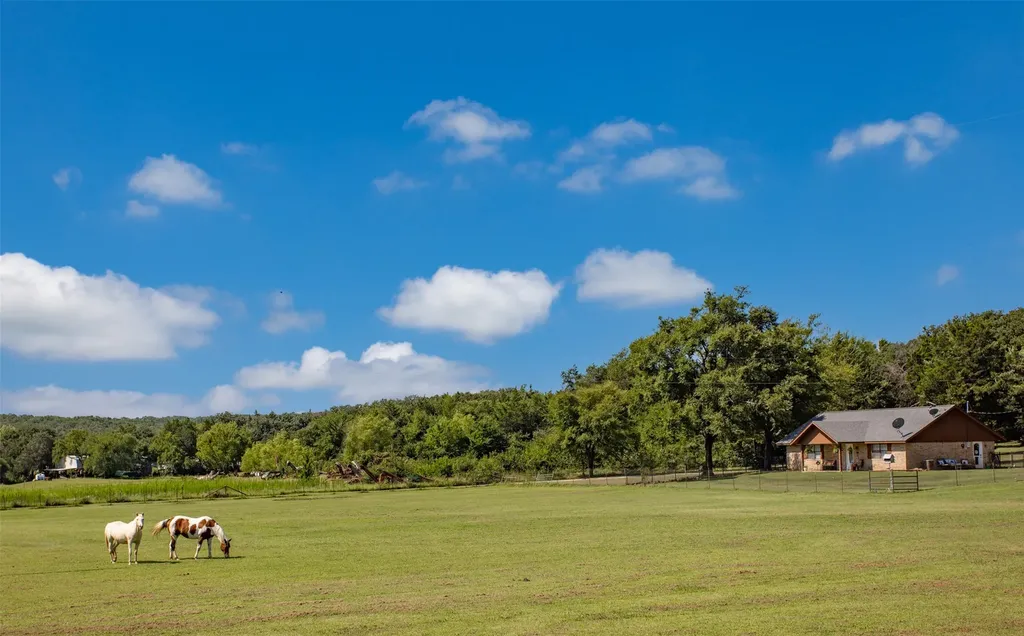 671 County Road 163 Gainesville TX 76240