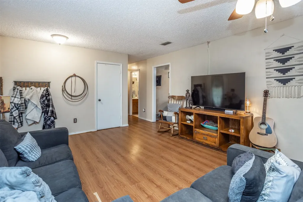 671 County Road 163 Gainesville TX 76240