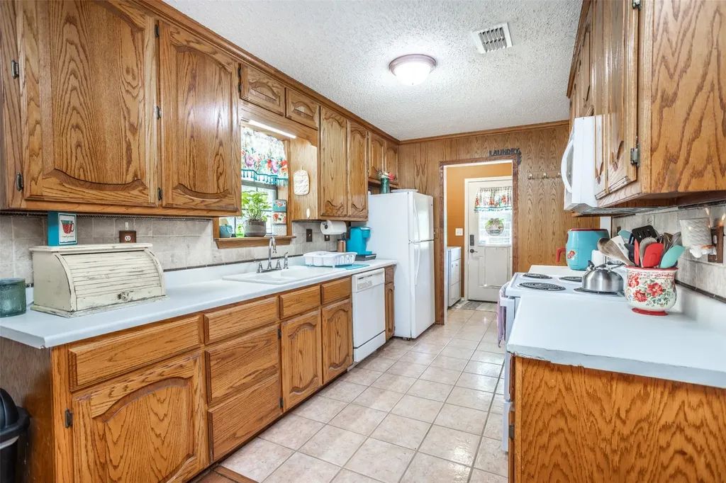 671 County Road 163 Gainesville TX 76240
