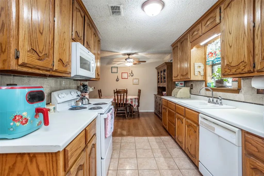 671 County Road 163 Gainesville TX 76240