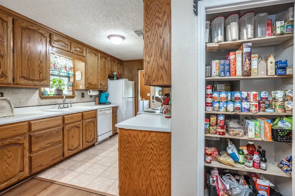671 County Road 163 Gainesville TX 76240