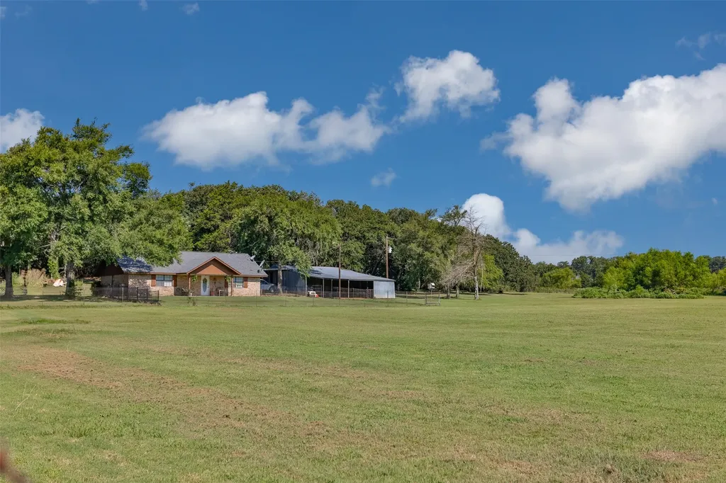 671 County Road 163 Gainesville TX 76240