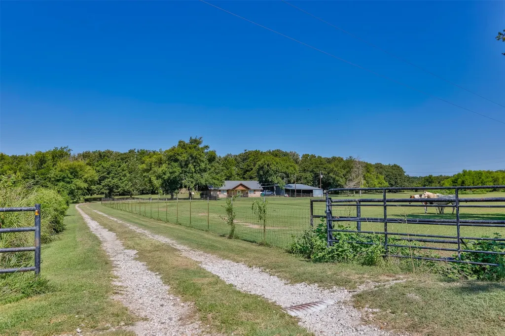 671 County Road 163 Gainesville TX 76240