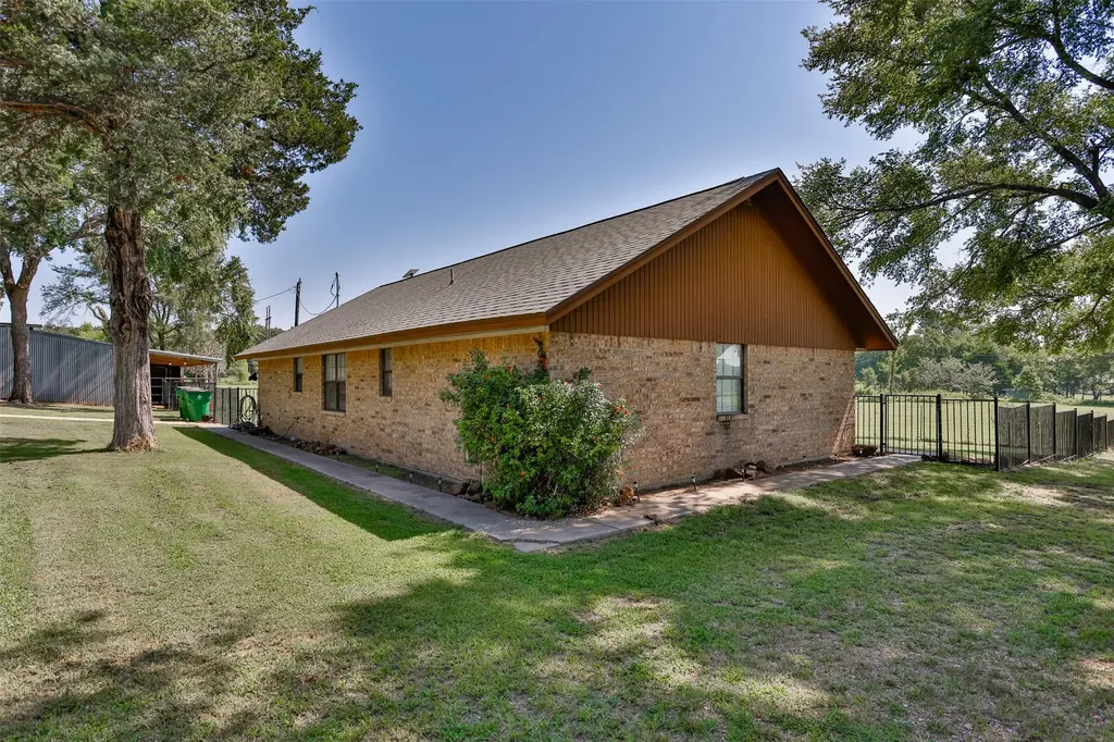 671 County Road 163 Gainesville TX 76240