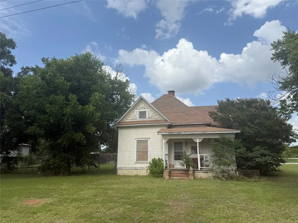 803 Third Street Bangs TX 76823