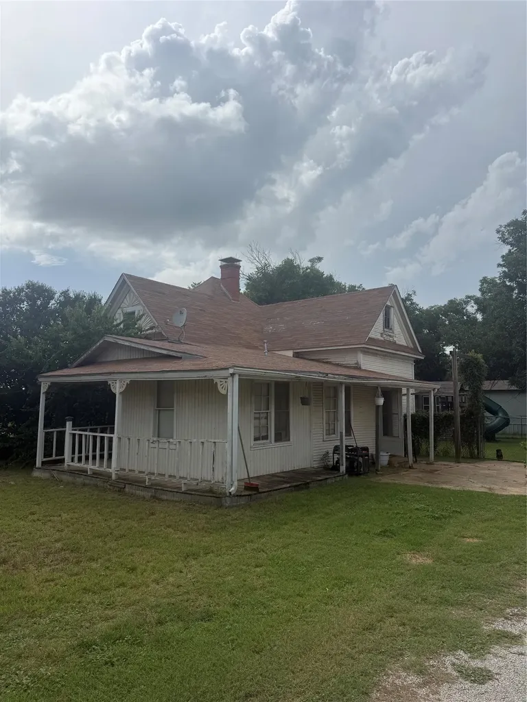 803 Third Street Bangs TX 76823