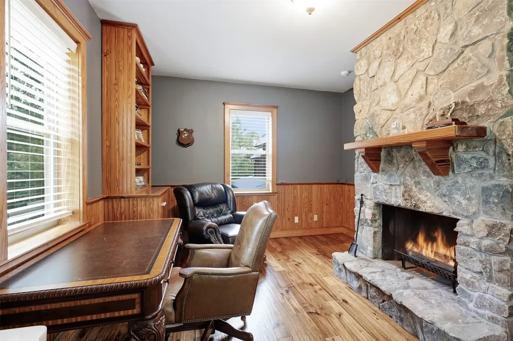 1100 Crazy Horse Trail Burleson TX 76028
