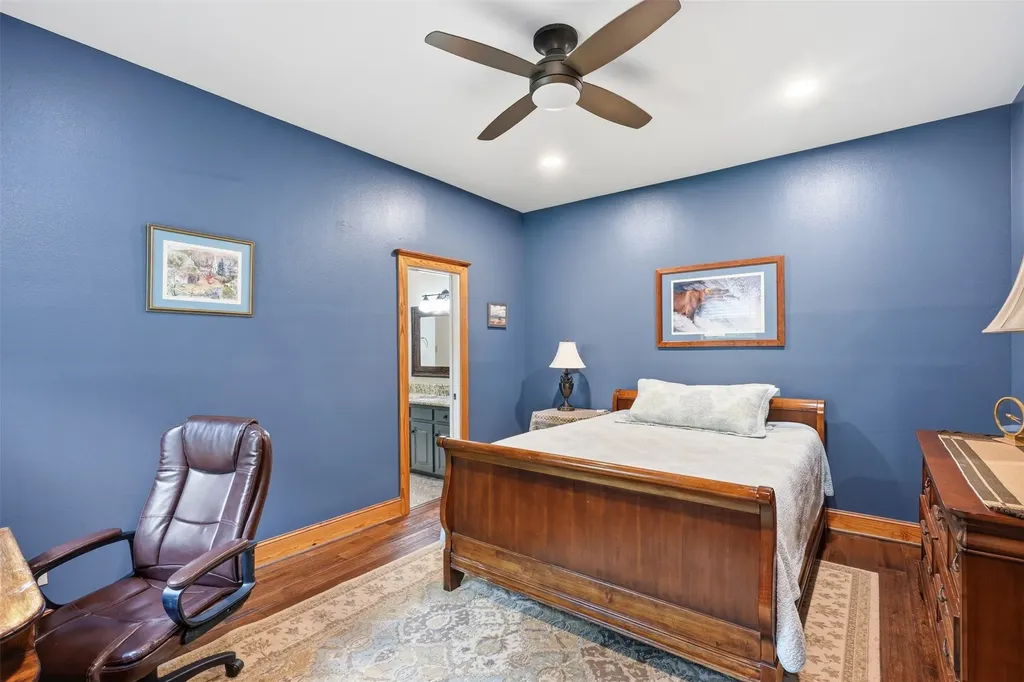 1100 Crazy Horse Trail Burleson TX 76028