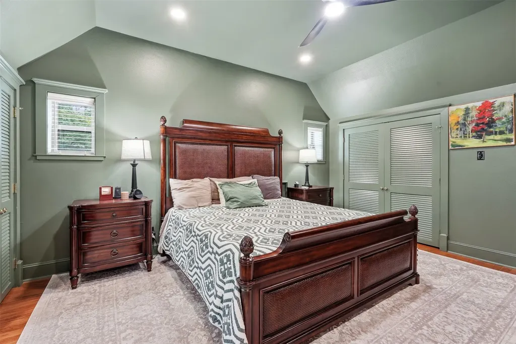 1100 Crazy Horse Trail Burleson TX 76028
