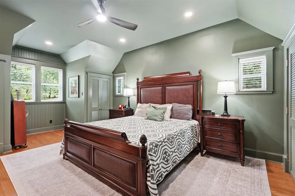 1100 Crazy Horse Trail Burleson TX 76028