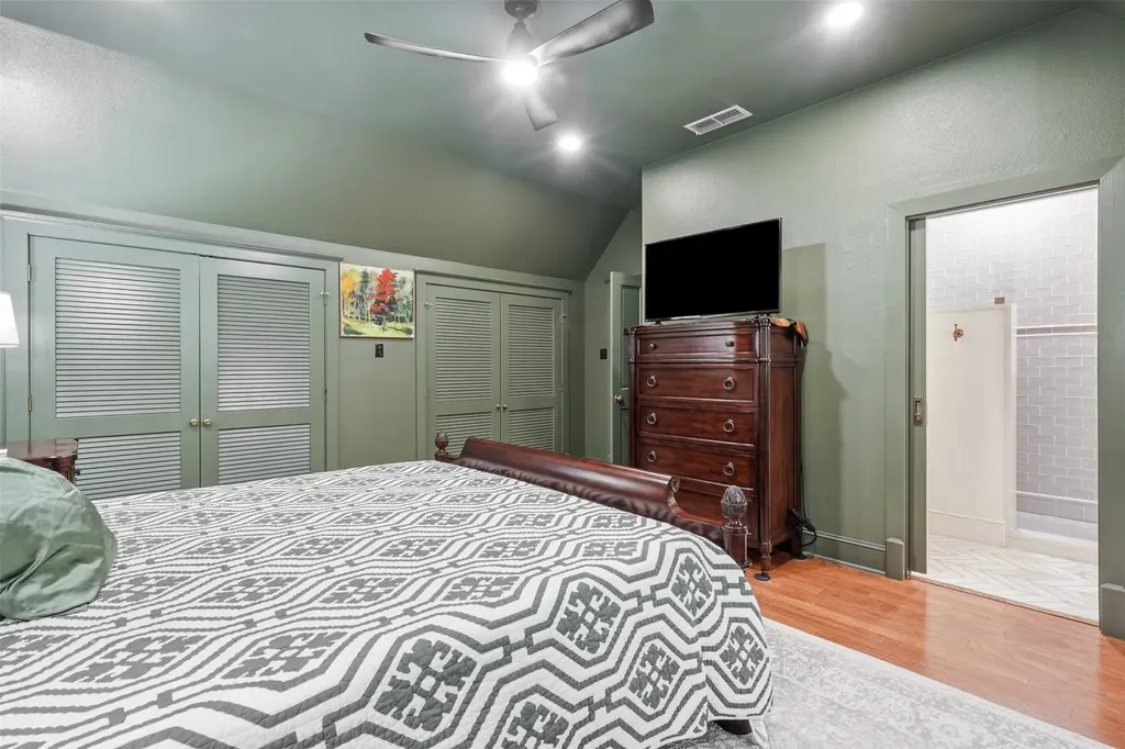 1100 Crazy Horse Trail Burleson TX 76028