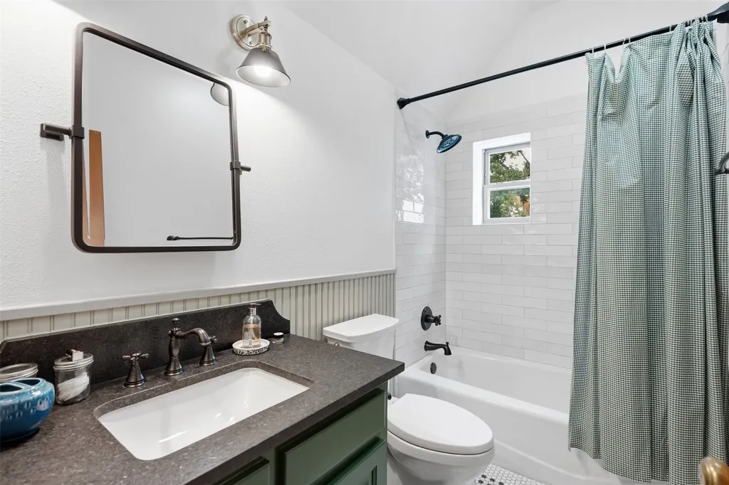 1100 Crazy Horse Trail Burleson TX 76028
