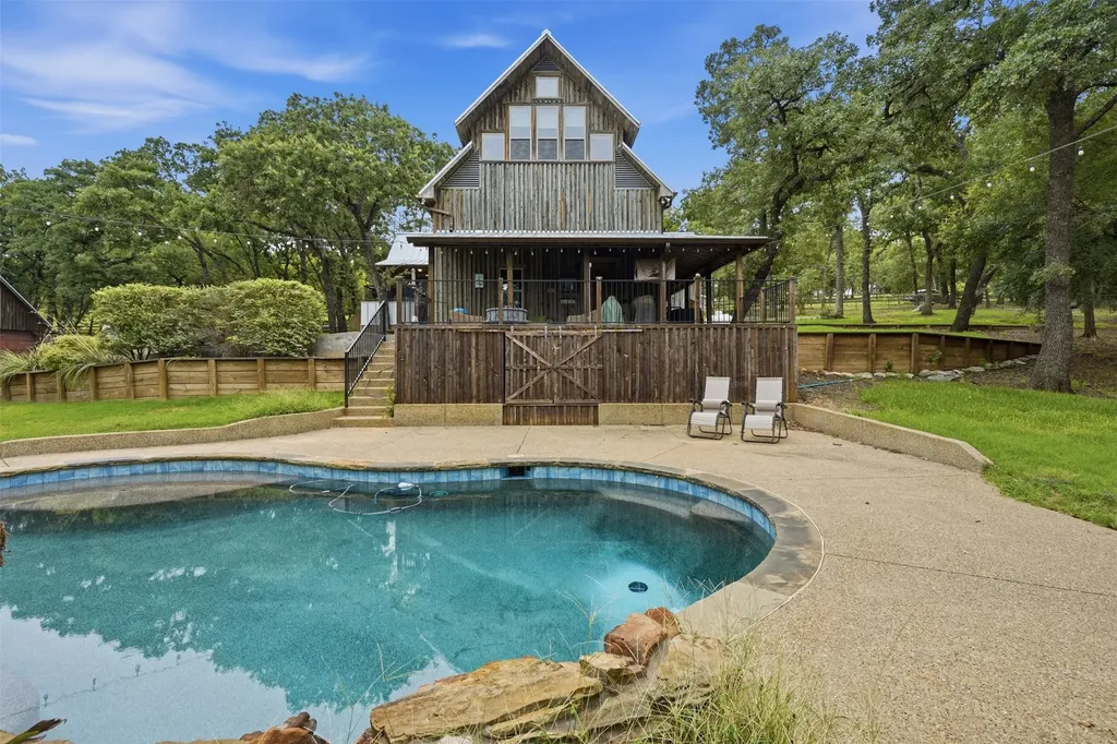 1100 Crazy Horse Trail Burleson TX 76028