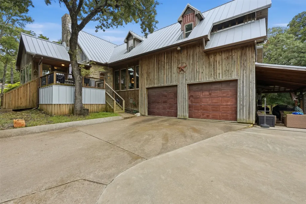 1100 Crazy Horse Trail Burleson TX 76028