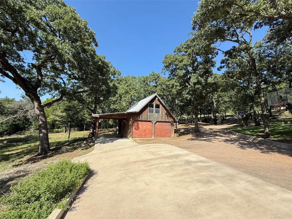 1100 Crazy Horse Trail Burleson TX 76028