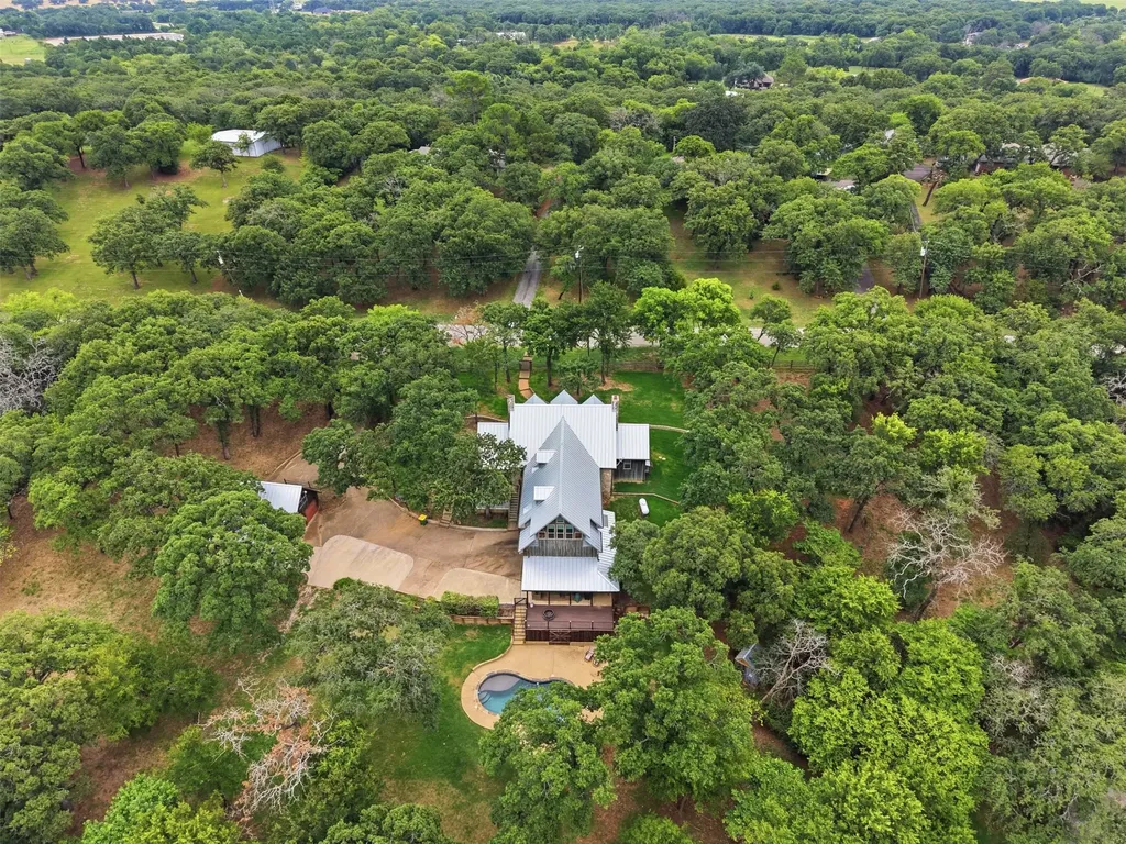 1100 Crazy Horse Trail Burleson TX 76028