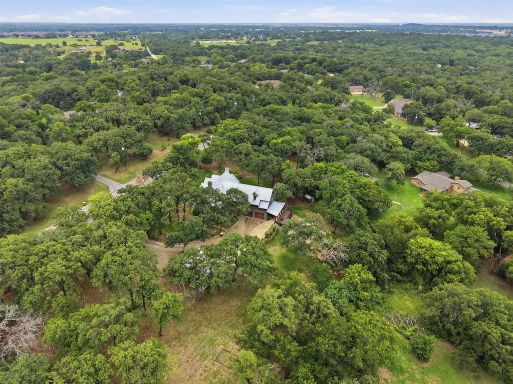 1100 Crazy Horse Trail Burleson TX 76028