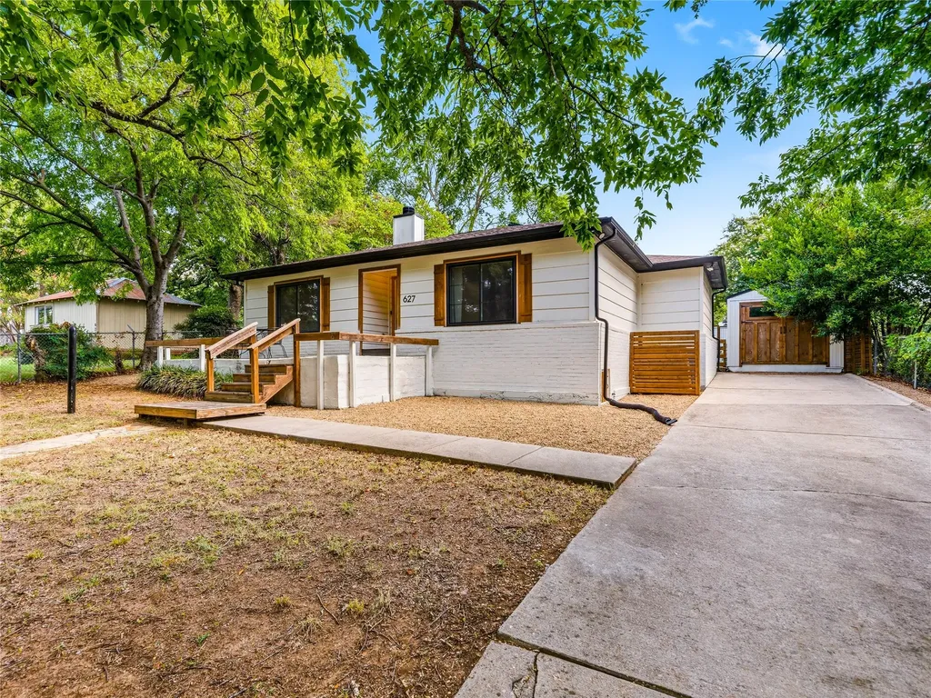627 Francks Circle Shady Shores TX 76208