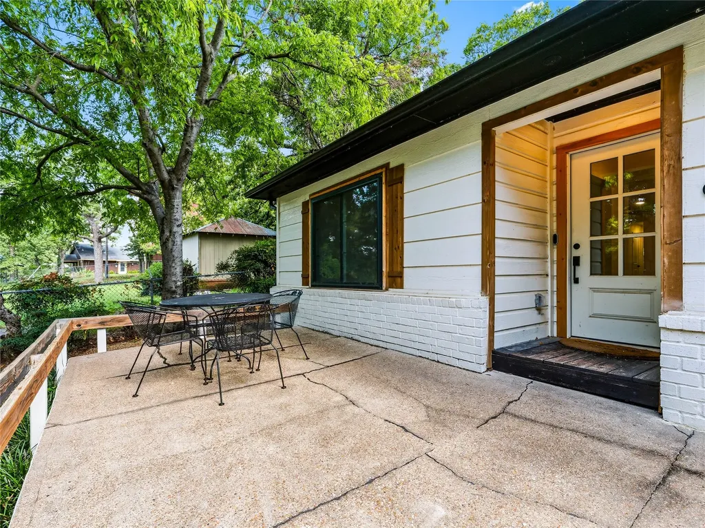 627 Francks Circle Shady Shores TX 76208