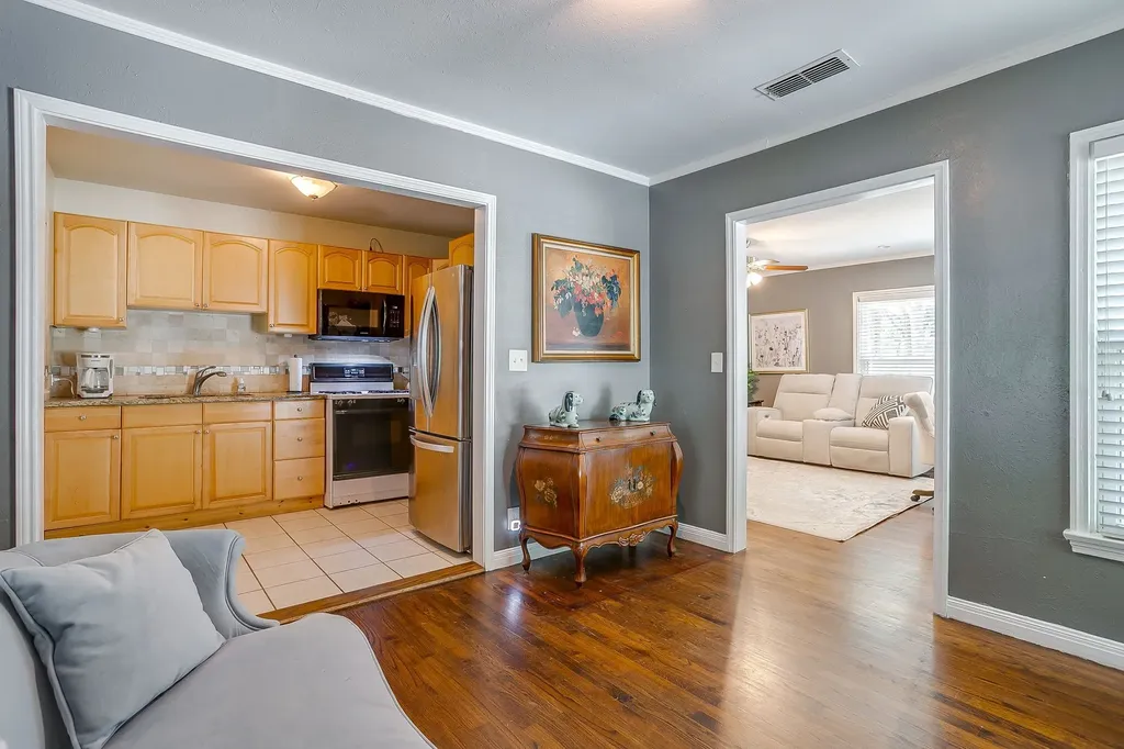 6404 Malvey Avenue Fort Worth TX 76116