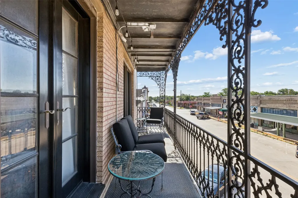 118 W Grand Street Whitewright TX 75491