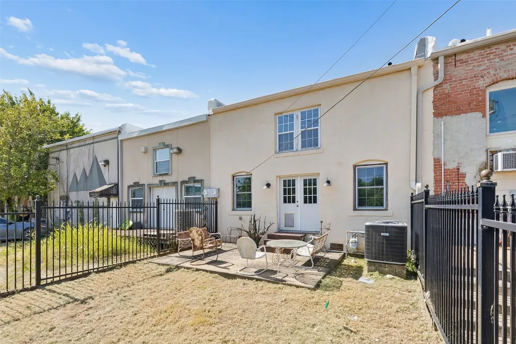 118 W Grand Street Whitewright TX 75491