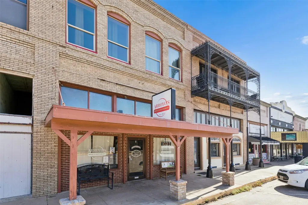 118 W Grand Street Whitewright TX 75491