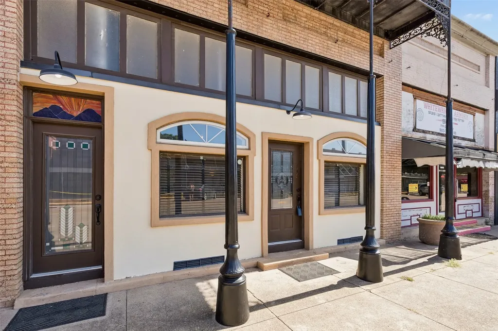 118 W Grand Street Whitewright TX 75491