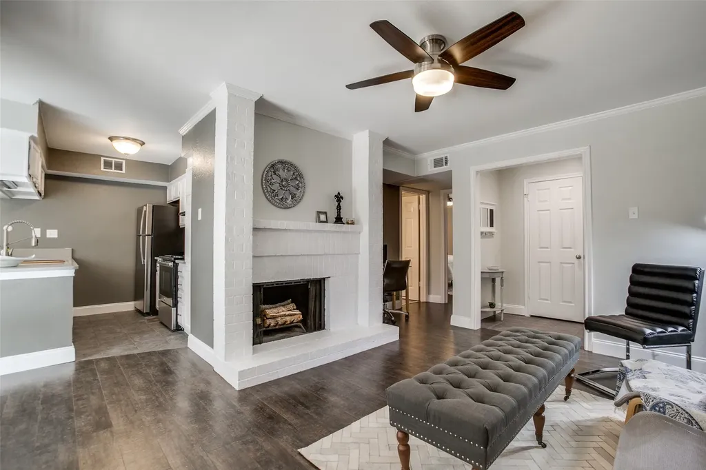 16301 Ledgemont Lane Addison TX 75001