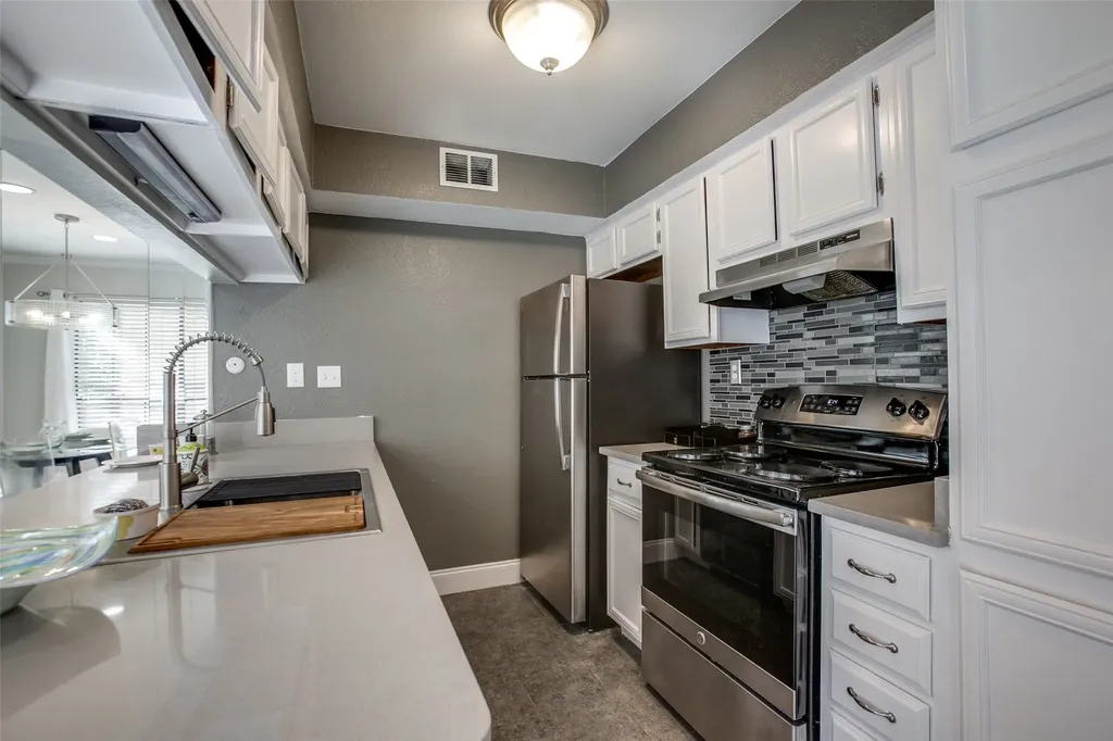 16301 Ledgemont Lane Addison TX 75001